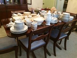 Duncan Phyfe dining table with 6 chairs