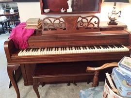 Upright piano