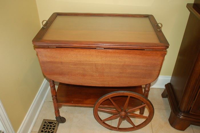 Serving cart with glass top/tray