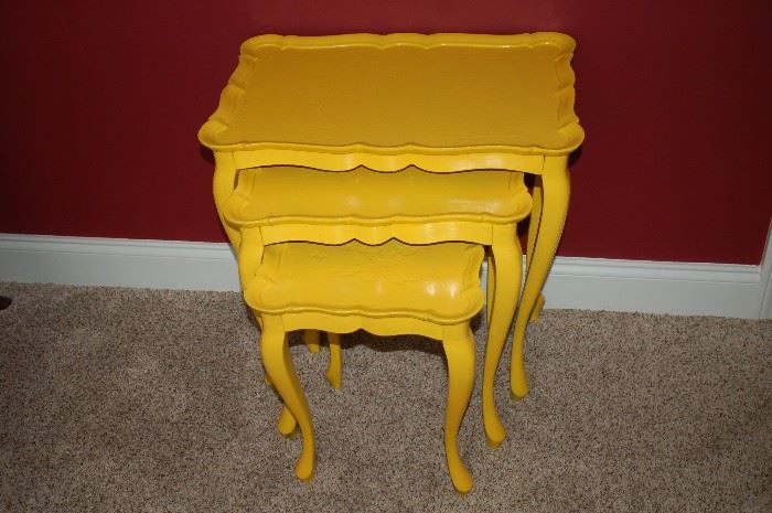 Set of 3 painted wood nesting tables (yellow)
