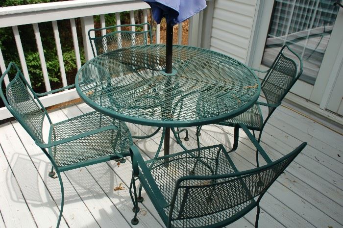 Green wrought iron table and 4 chairs
