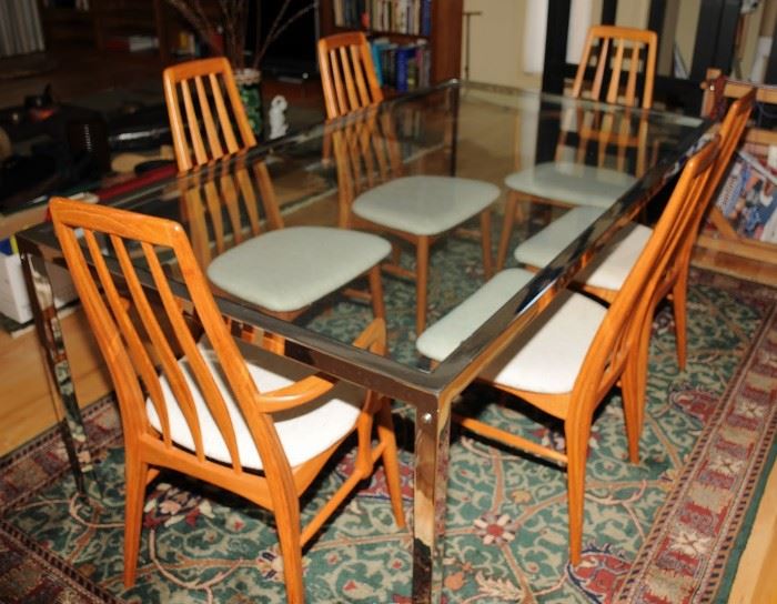 CHROME AND GLASS TOP EXTENSION TABLE AND DANISH STYLE CHAIRS 