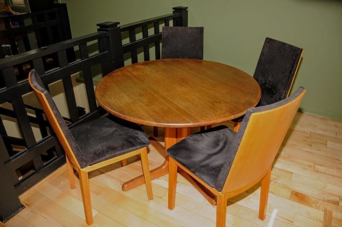 Skovby Round 47" TEAK Table and 4 r Chairs
