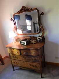 STUNNING CURVED FRONT ANTIQUE OAK DRESSER AND MIRROR