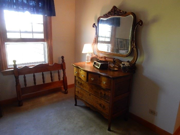 STUNNING CURVED FRONT ANTIQUE OAK DRESSER AND MIRROR