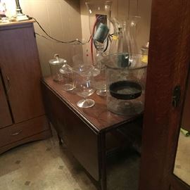 Dropleaf table