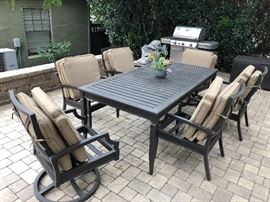 Broyhill Patio Table with 6 Chairs