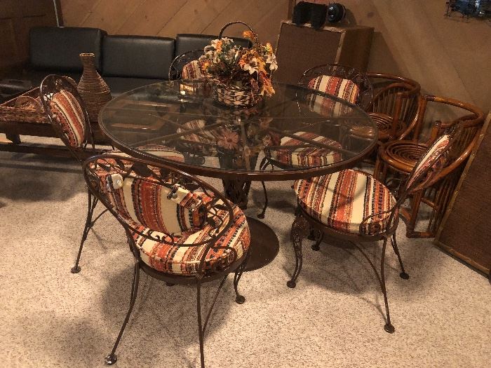 Mid Century to Retro Metal Iron Table with glass top and 5 chairs