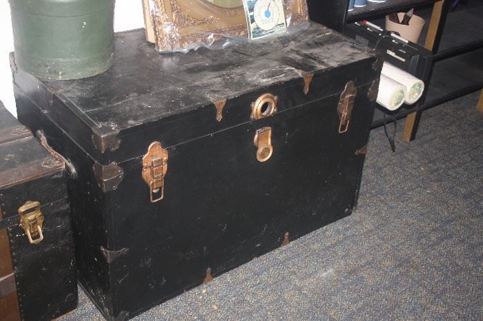 STEAMER TRUNK ~ GREAT COFFEE TABLE!