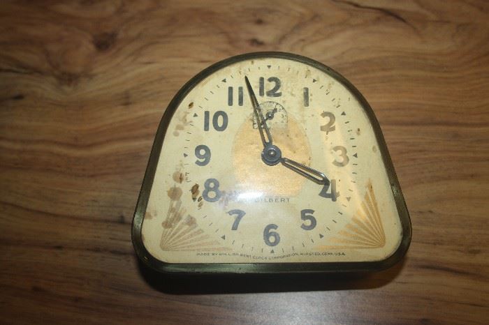 OLD WIND UP CLOCK