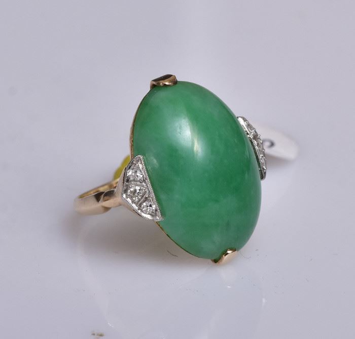 14k Gold Jade Ring
with six side diamonds
ring size 5 1/4, 4.3 dwt gross