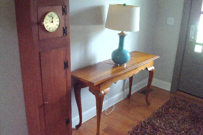 Oak entrance or sofa table, lamp & clock.