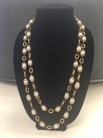 Vintage Gold Tone and Faux Peal Necklace