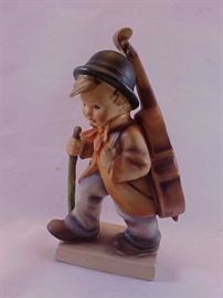 Hummel figurine 5"