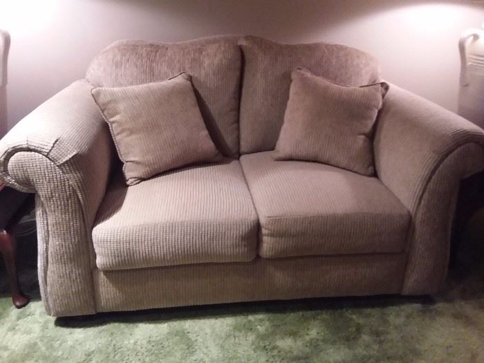 Tan/beige loveseat excellent condition and great upholstery fabric