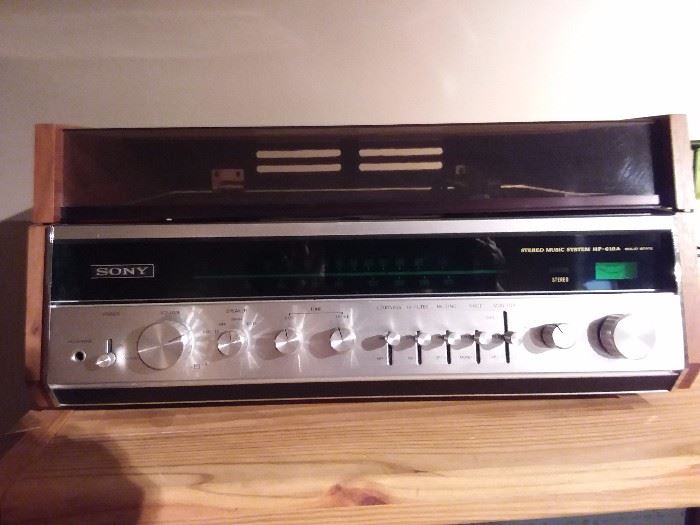 Vintage Sony stereo receiver and turn table(far left switch needs help) with speakers