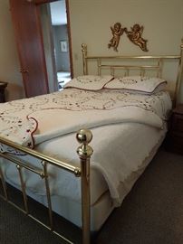 BRASS BED / QUILTS