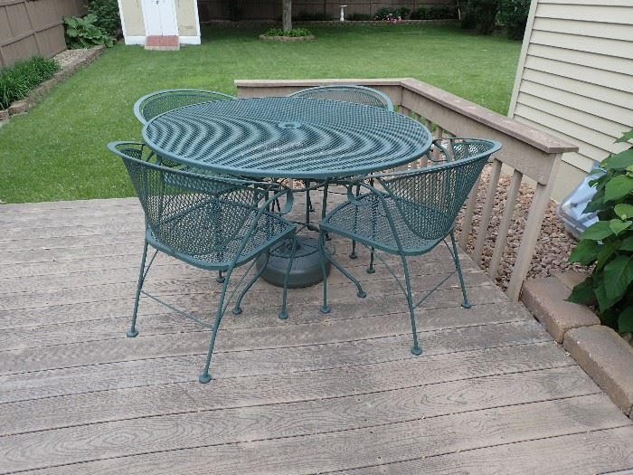PATIO TABLE AND CHAIR