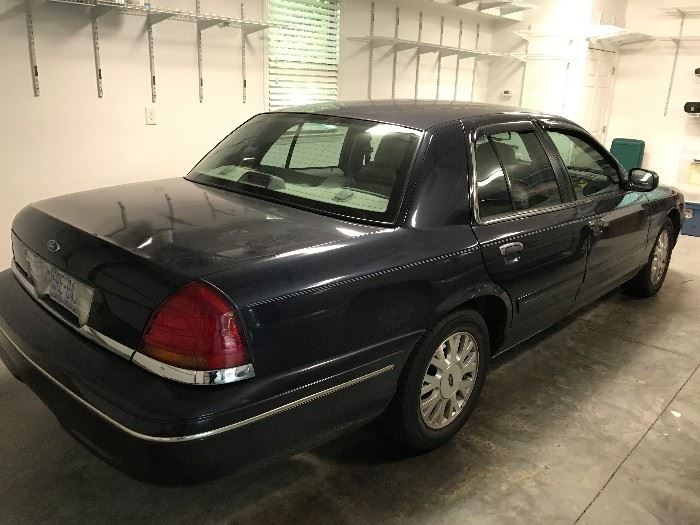 Ford Crown Victoria LX 2002 60,137 miles, Very Good Condition, 1 Owner, Clean CarFax $3300 - Cash Only