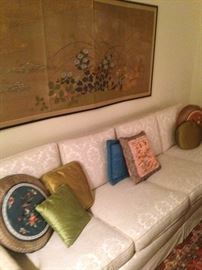 Four-cushion vintage sofa; Asian screen