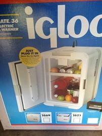 Small IGLOO refrigerator