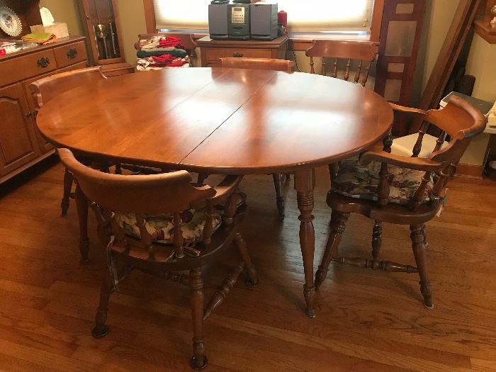 Gorgeous table and 6 chairs - includes 2 leafs as well! 
