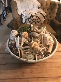 Chinese bowl with shells and accessories