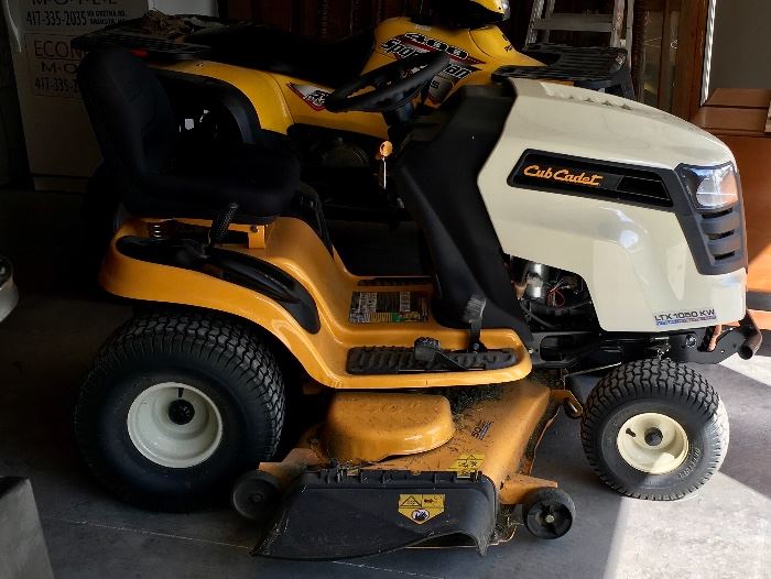 VERY NICE FULLY FUNCTIONAL CUB CADET 50" LTX 1050 LAWN TRACTOR. RIGHT AT 100 HOURS.
