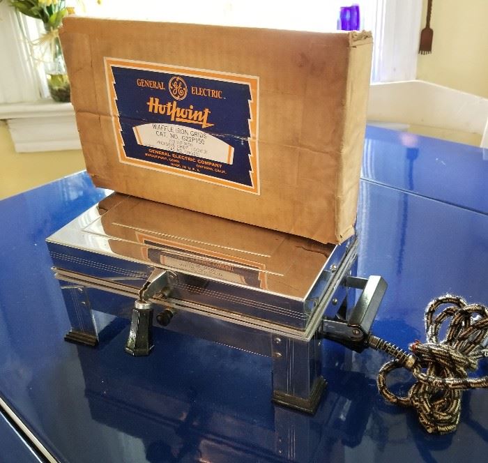 GE Hotpoint Treasure Chest Waffle maker, box and grids