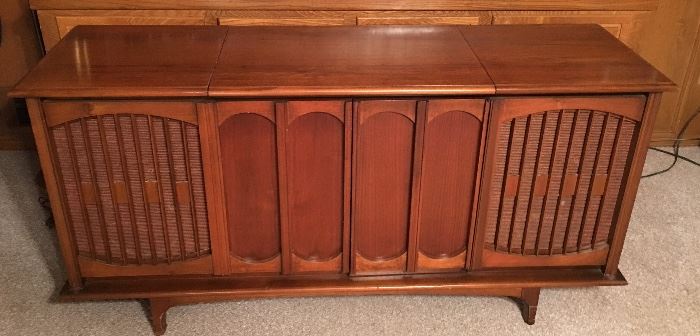 Gorgeous console stereo - non working. 