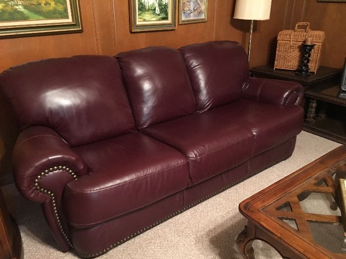 Nice couch in like new condition