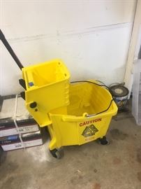 Industrial mop bucket