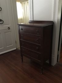 Four drawers chest