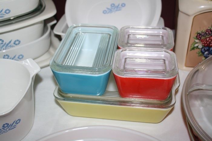 Pyrex refrigerator set