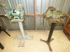 Grinder, Vise on stand