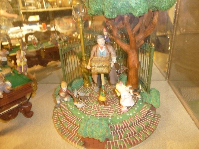 ENESCO - "SMALL WORLD OF MUSIC" ANIMATED, LIGHTED MUSICAL (PA PA JANO ORGAN GRINDER)