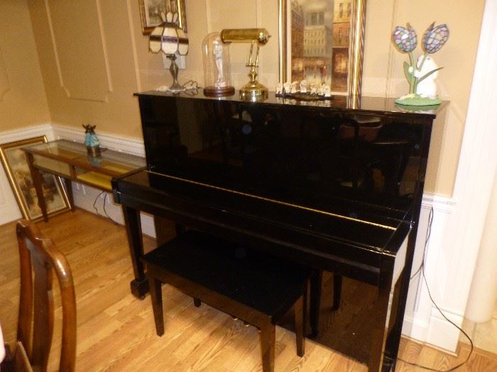 KAWAI PIANO - BEAUTIFUL BLACK LACQUER