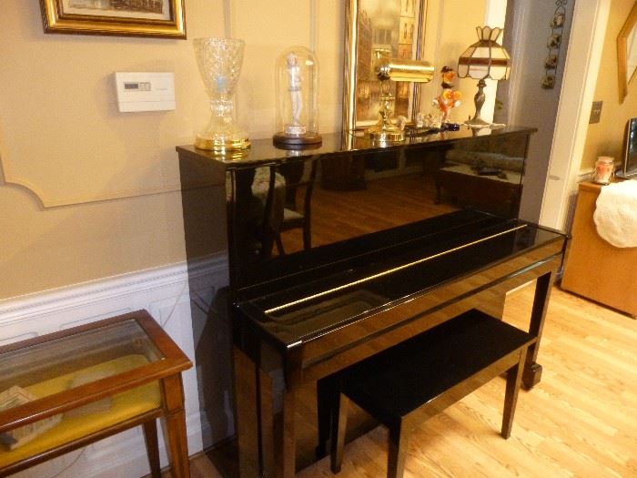 KAWAI PIANO - BEAUTIFUL BLACK LACQUER