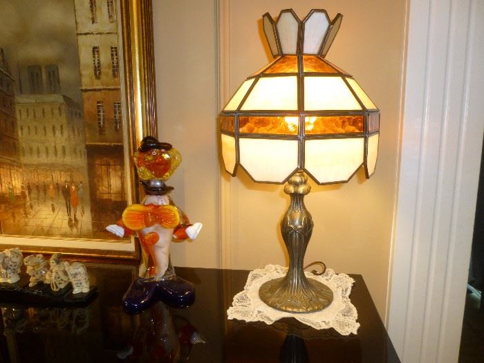 TIFFANY STYLE LAMPS AND MURANO GLASS CLOWN 