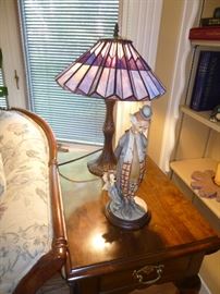 TIFFANY STYLE LAMP AND STICKLEY COFFEE TABLE SET (LAMP SOLD)