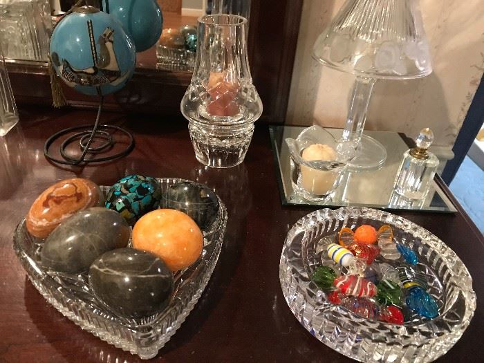 BEAUTIFUL CRYSTAL BEDROOM DECOR AND MARBLE EGGS 