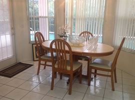 Oak kitchen table and 4 chairs