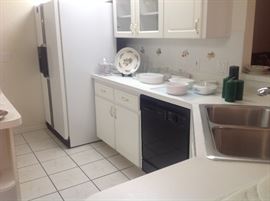 Pyrex pans and bowls