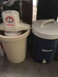 Electrice ice cream freezer, water jug