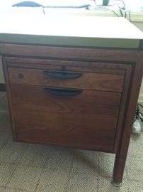 53. Jens Risom Design Inc. Executive Desk w/ 4 Drawers & Olive Green Leather Top (70'' x 37'' x 25'')