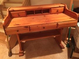 59. Pine 5-Drawer Desk (47'' x 26'' x 38'')