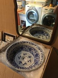 NEW SINK, READY FOR INSTALLATION...VINTAGE MIRROR