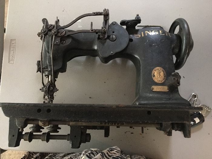 
ANTIQUE SINGER 72W19 Hemstitcher Industrial Sewing Machine