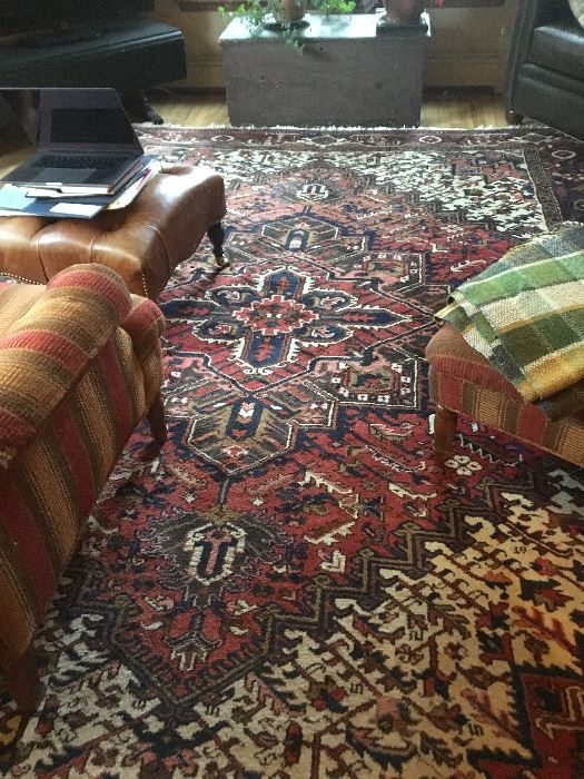 Gorgeous 8.5 x 11 Heriz rug beautifully cared for with wonderful warm colors 