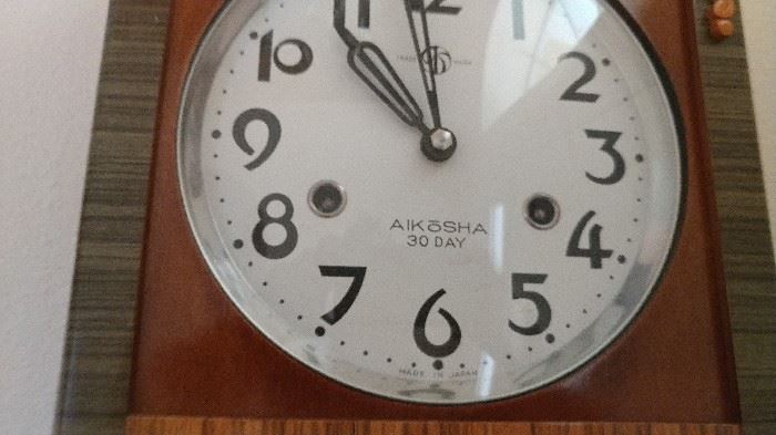 This clock is in excellent shape 